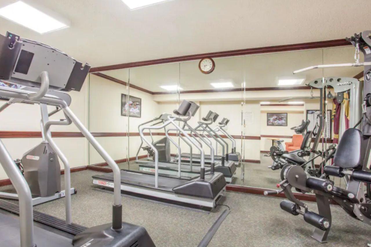 Hotel Baymont By Wyndham Madison Heights Detroit Area Extérieur photo