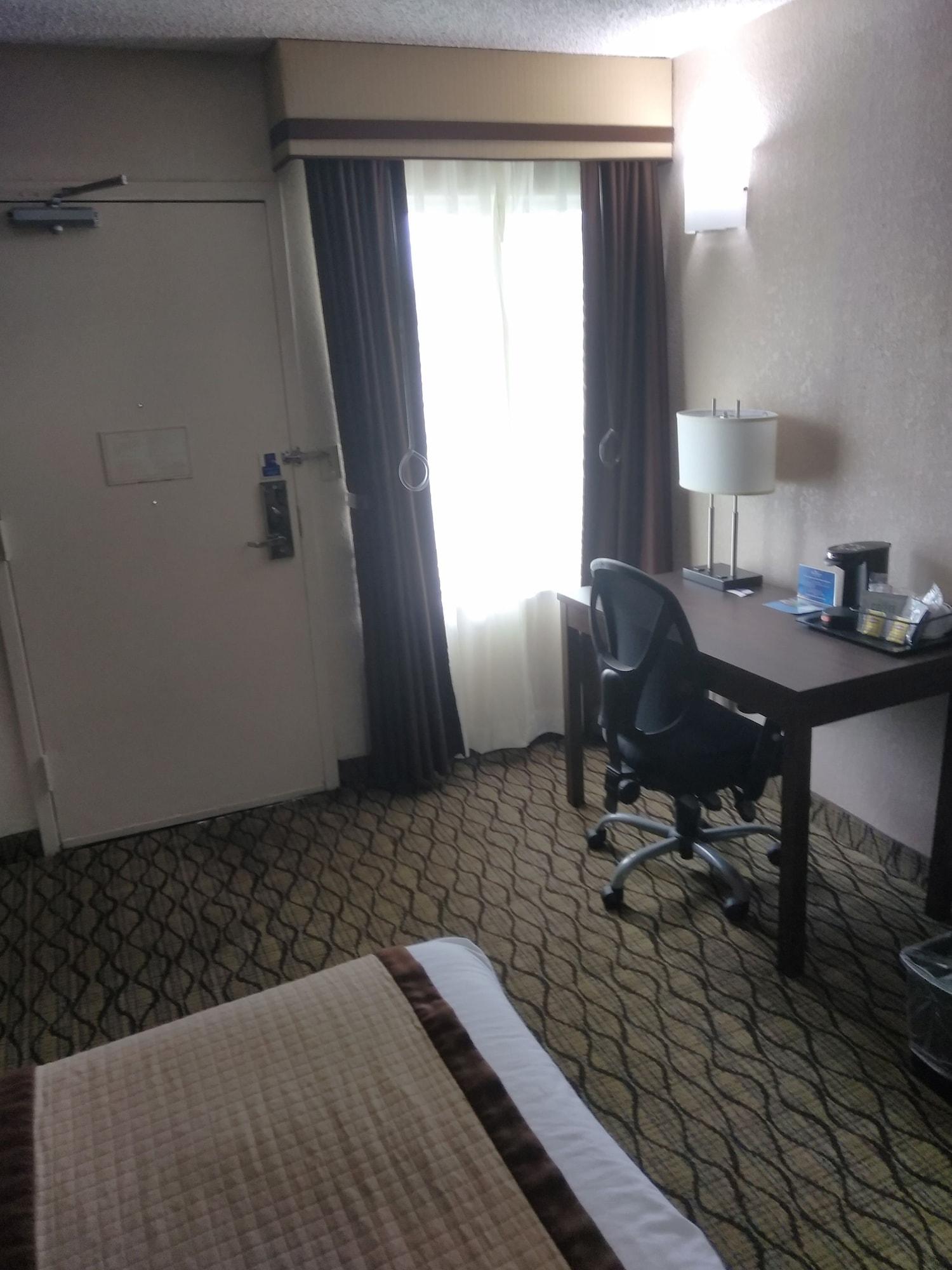 Hotel Baymont By Wyndham Madison Heights Detroit Area Extérieur photo