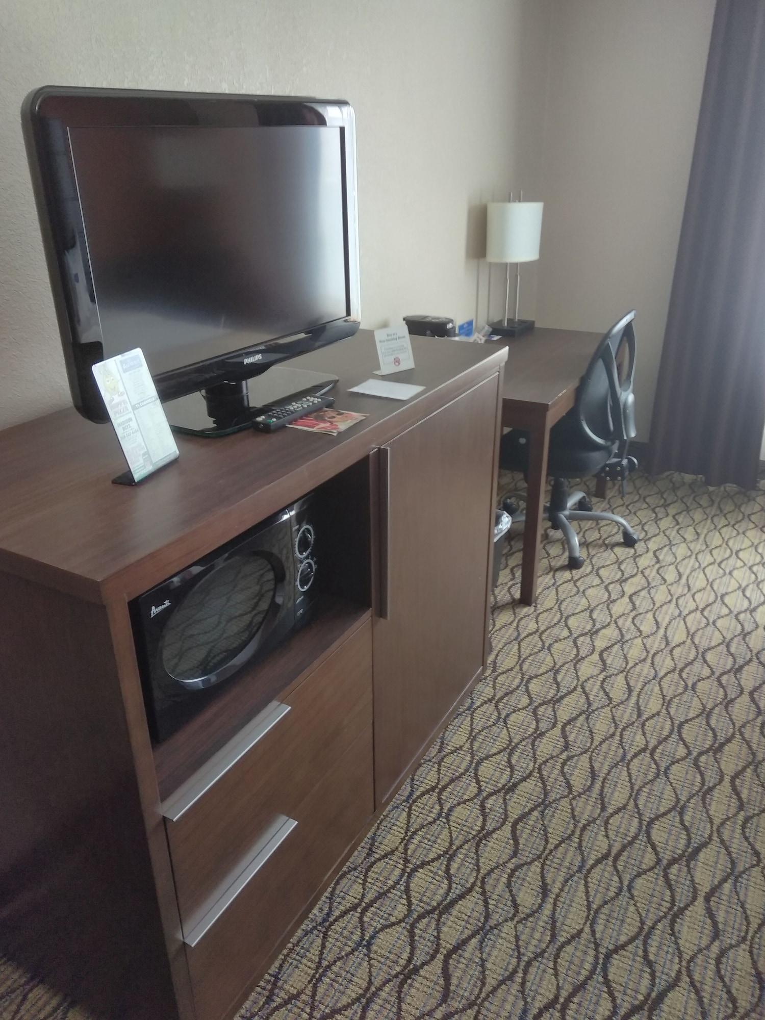 Hotel Baymont By Wyndham Madison Heights Detroit Area Extérieur photo