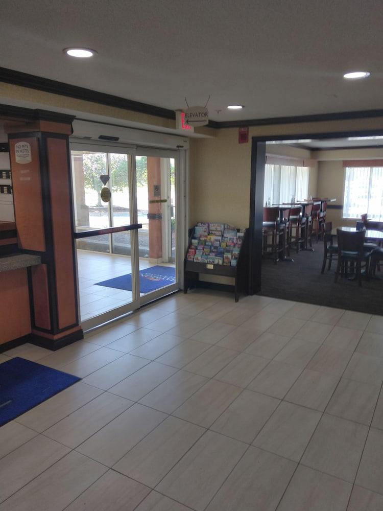 Hotel Baymont By Wyndham Madison Heights Detroit Area Extérieur photo