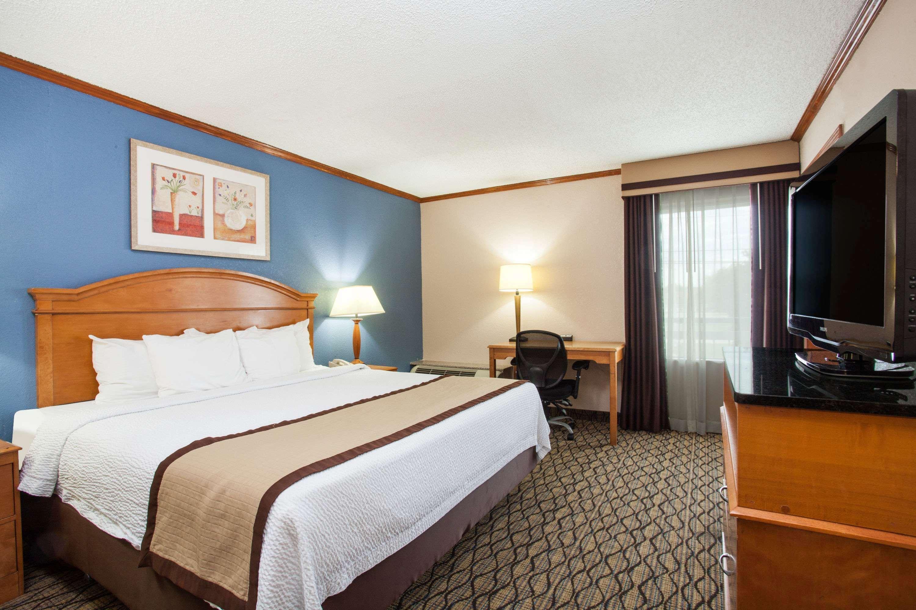 Hotel Baymont By Wyndham Madison Heights Detroit Area Extérieur photo