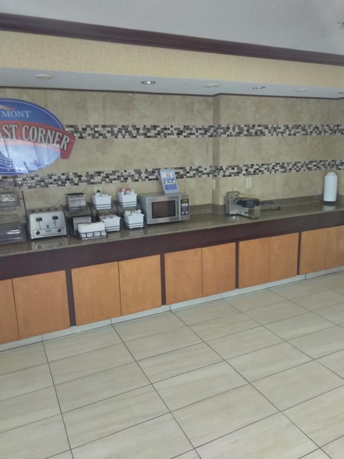 Hotel Baymont By Wyndham Madison Heights Detroit Area Extérieur photo