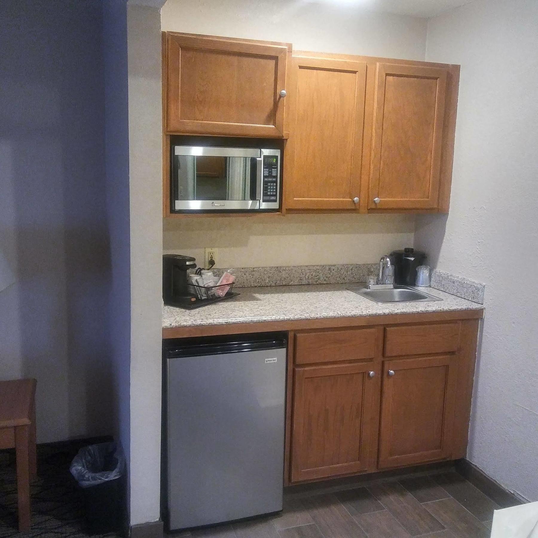 Hotel Baymont By Wyndham Madison Heights Detroit Area Extérieur photo