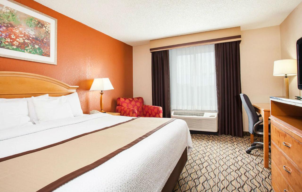 Hotel Baymont By Wyndham Madison Heights Detroit Area Extérieur photo